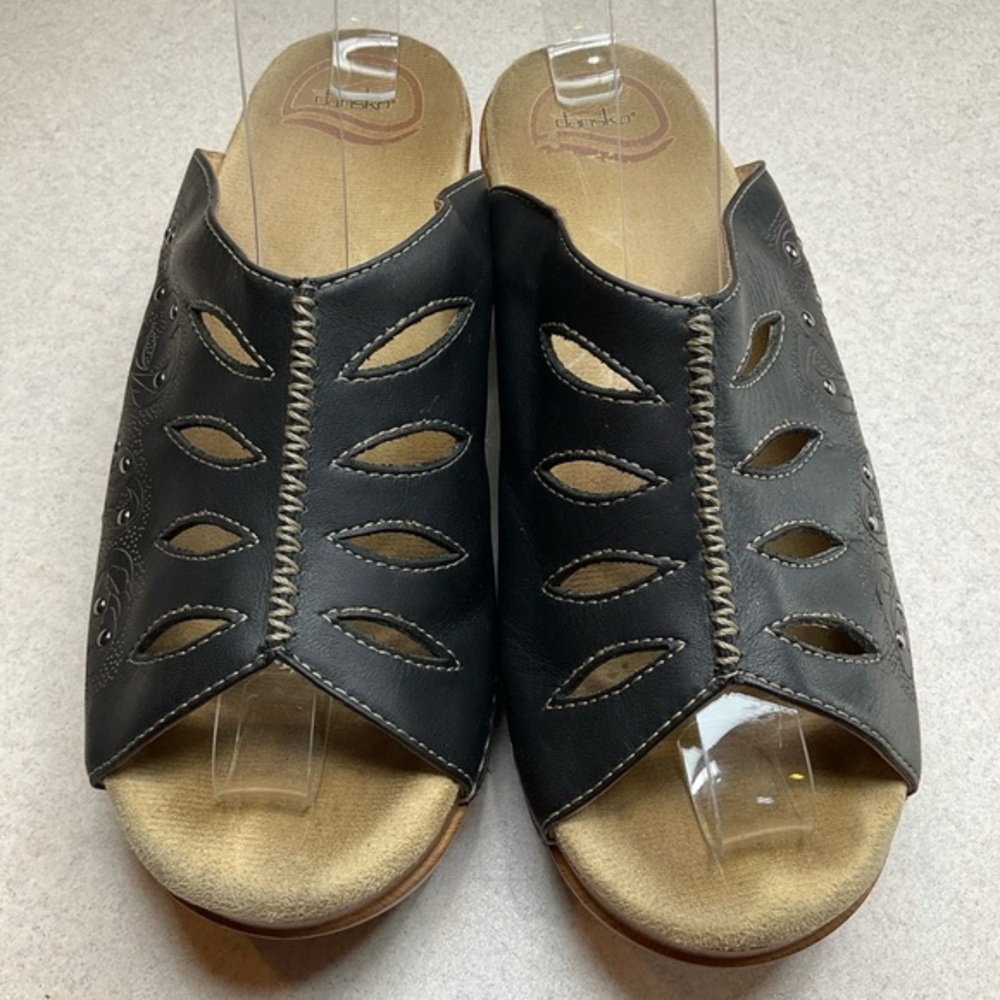 Dansko Sheri Sandal 39 Brown Tooled Roses & Studs‎ - Picture 3 of 9